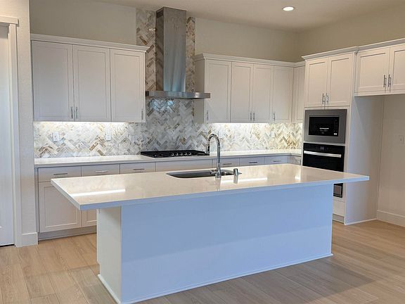 3rd image of 17429 Bushwick Ln