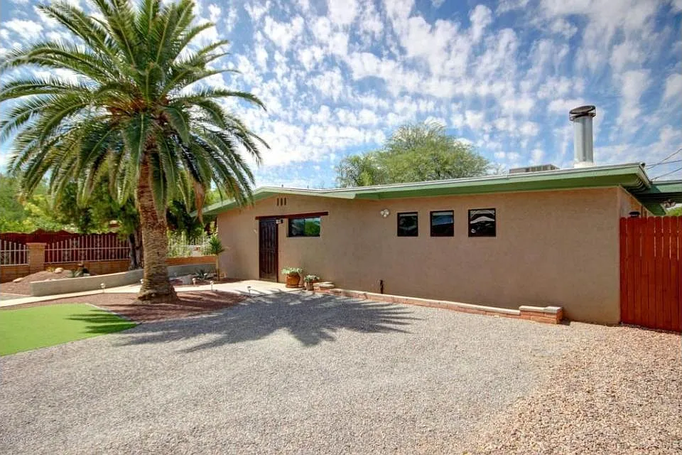 1227 N Sonoita Ave