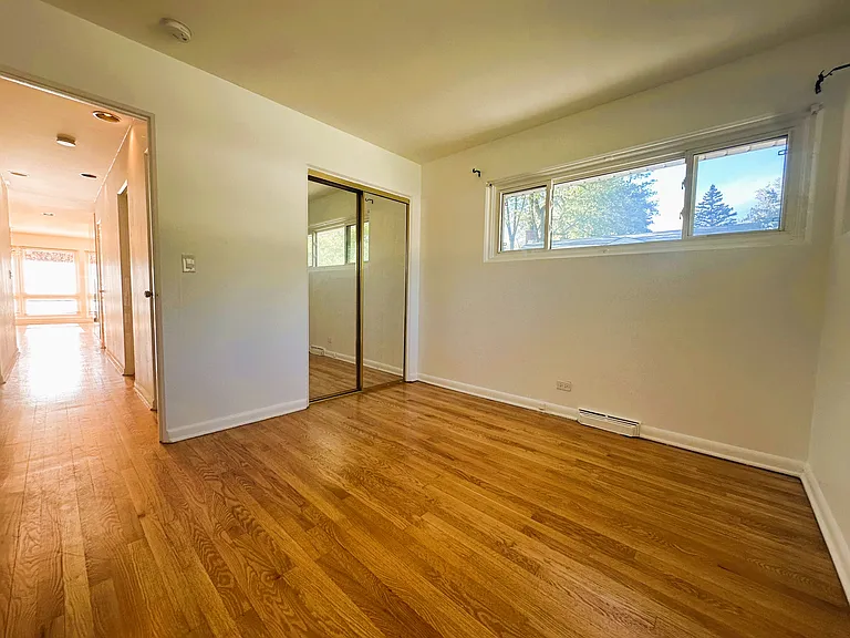 9010 Crawford Ave — Photo 10
