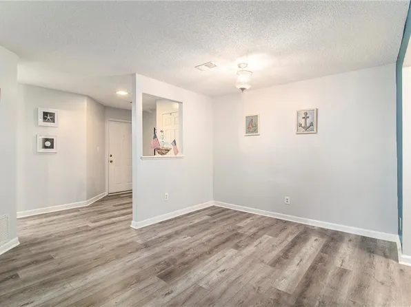 813 Ridgefield Dr, Peachtree City, GA 30269