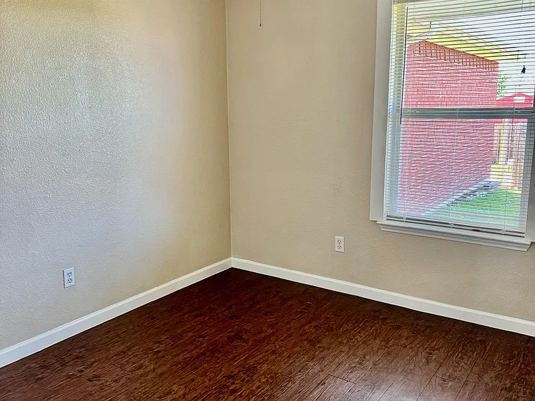 2421 Esquire Dr — Photo 14