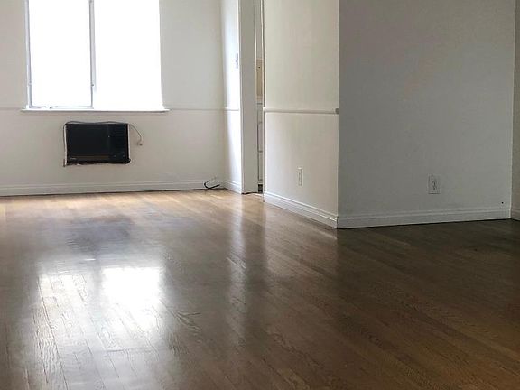 2nd image of 1245 N Hayworth Ave #5