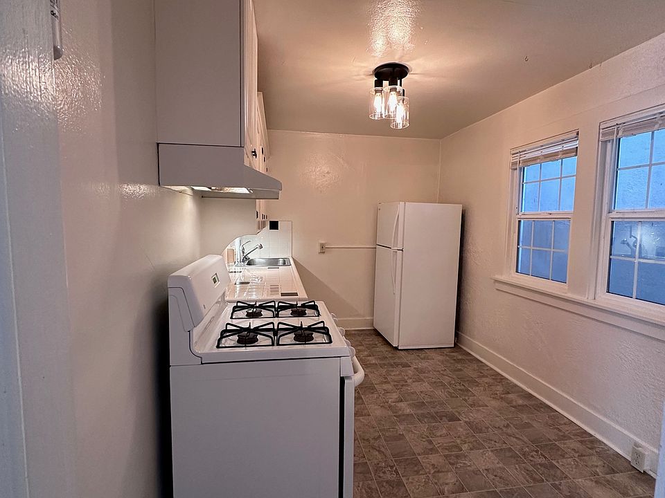 1st image of 915 Capitol Way S #11
