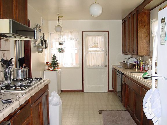 Kitchen with builtins