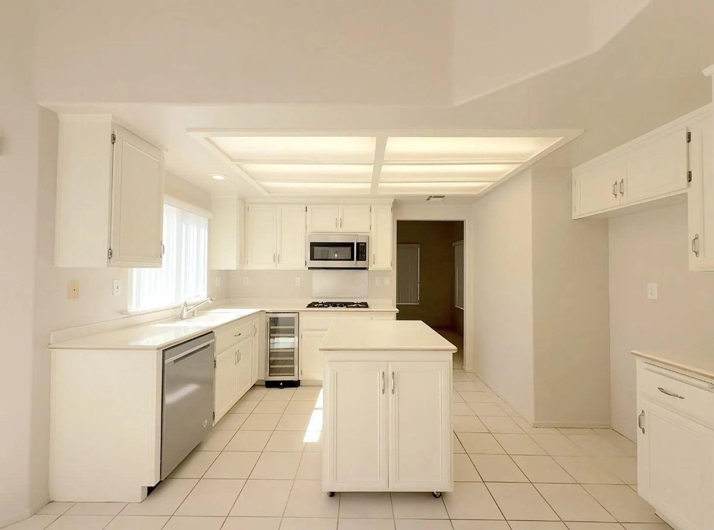 Available Now ! Lovely 3 Bedroom/ 2 Bathroom Home In Laguna de la Paz Move In Special! 50% Off On... — Photo 4