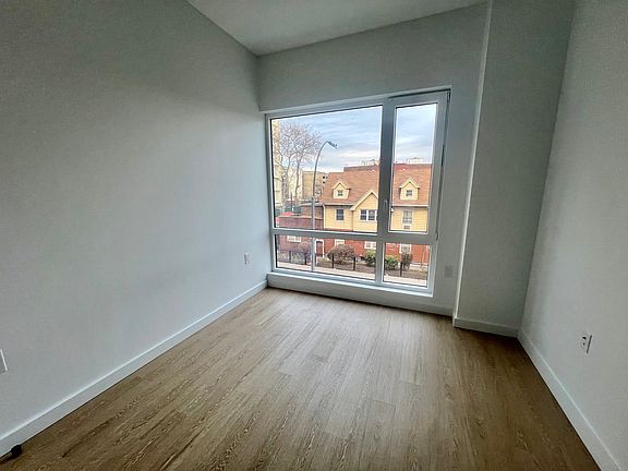 4th image of 333 Linden Blvd APT 4E