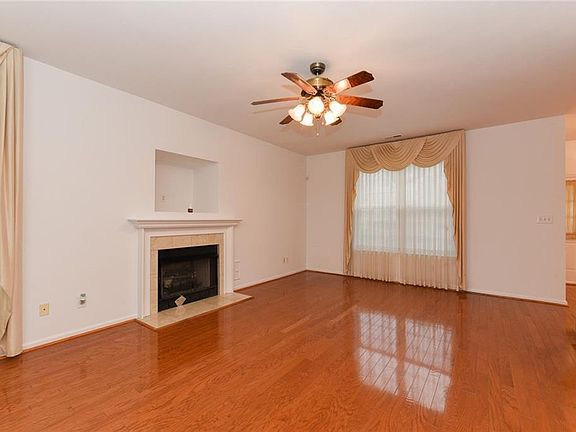 Family Rm w/ Gas Fireplace