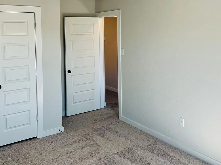 14607 Emerio Dr — Photo 17