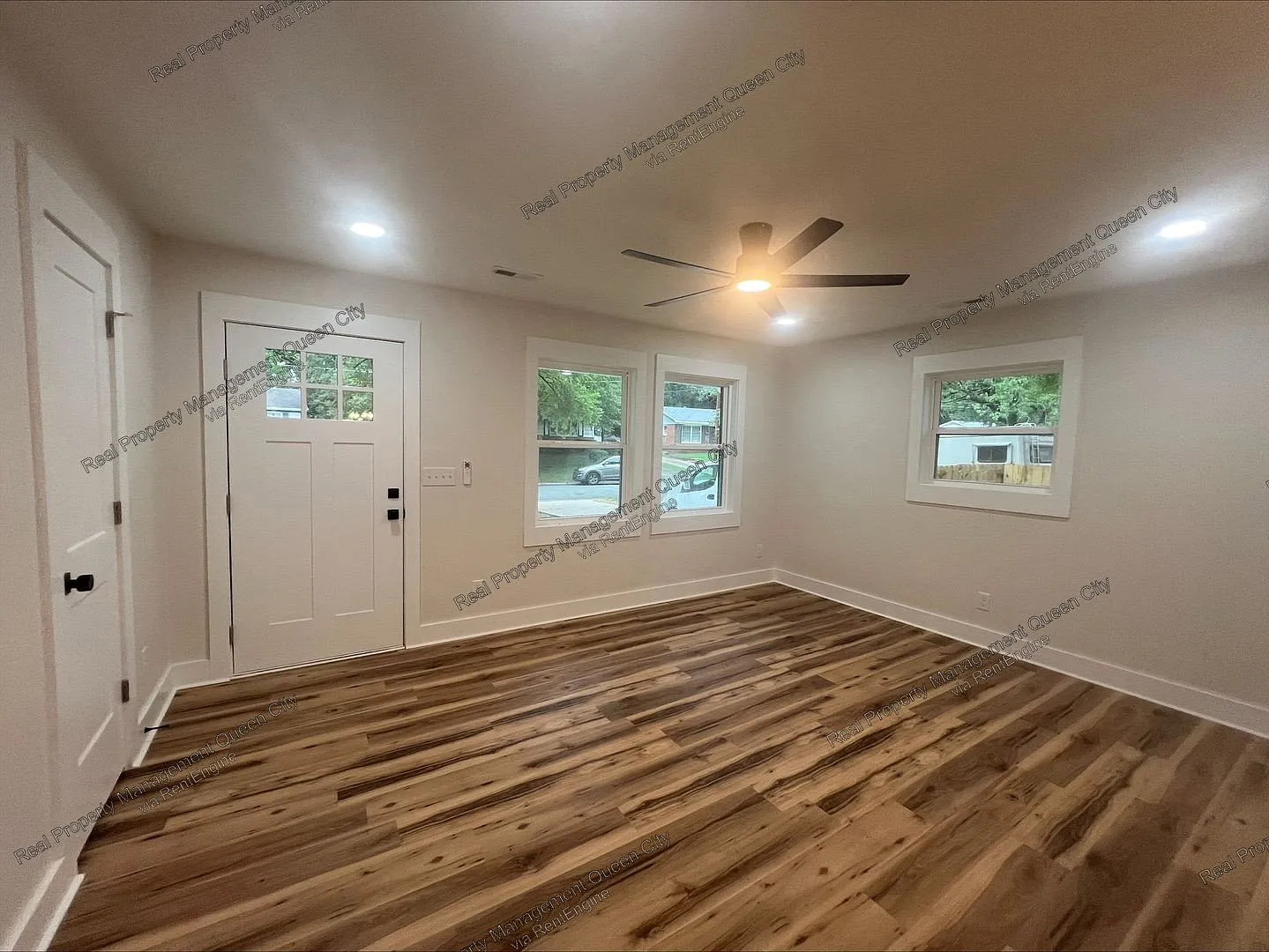3 bed, 2.0 bath, 1144 sqft, $1,895 — Photo 2