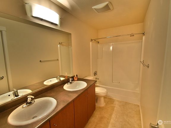 5th image of 11311 NE 128th St