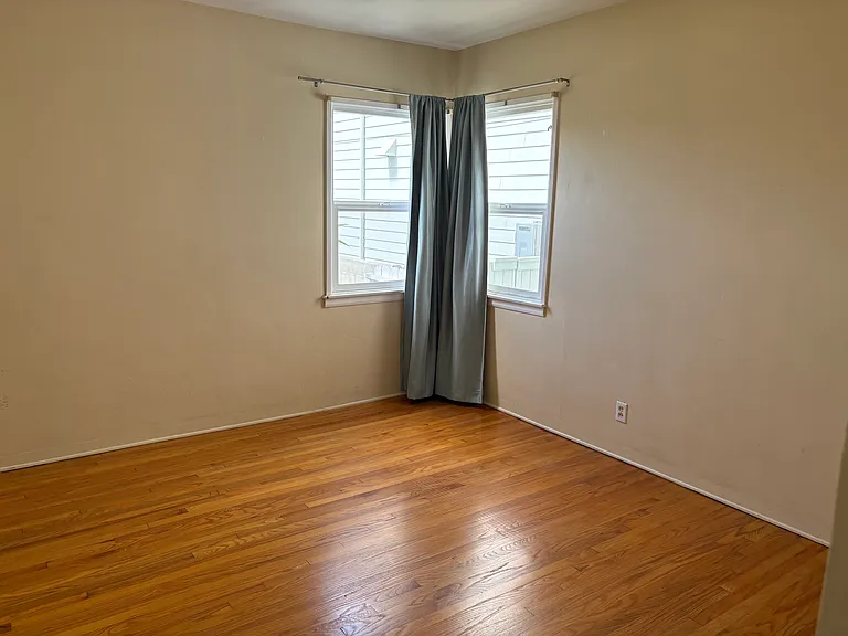 222 Avenue C — Photo 7