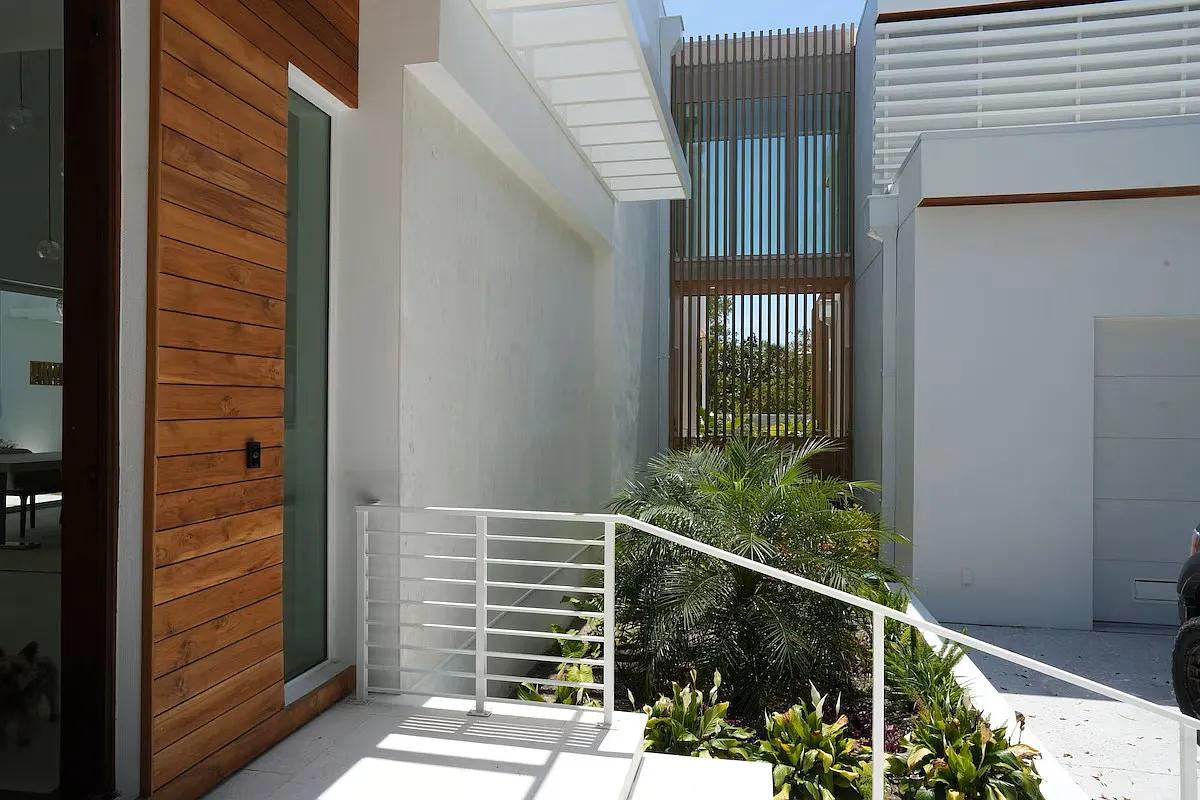 Roberts Bay Ln, Sarasota — Photo 2