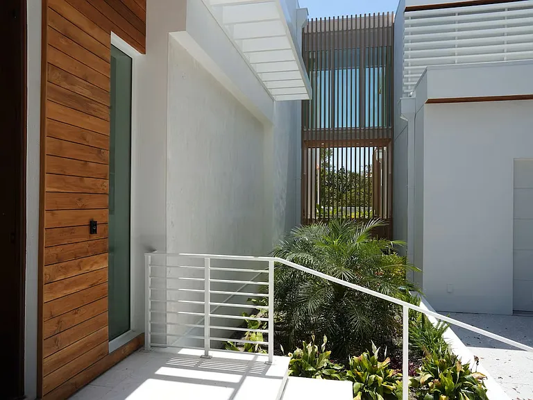 Roberts Bay Ln — Photo 2