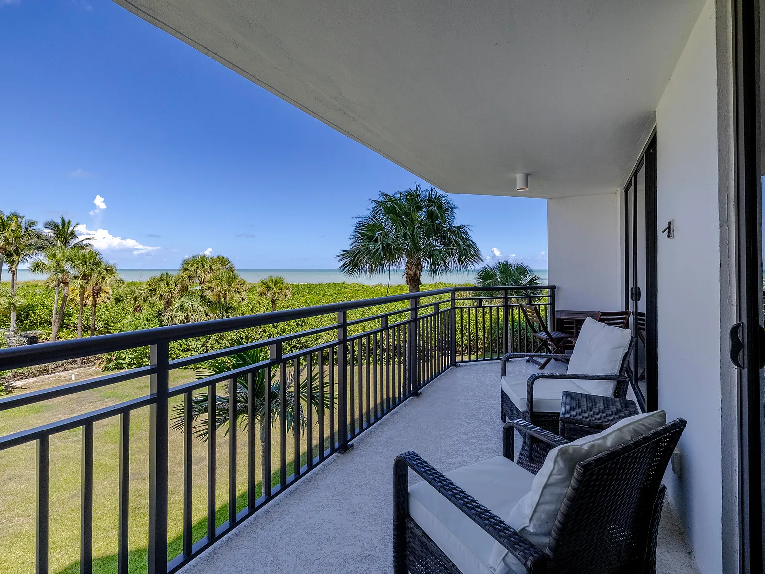 2 bed, 2.0 bath, 1174 sqft, $2,500 — Photo 3
