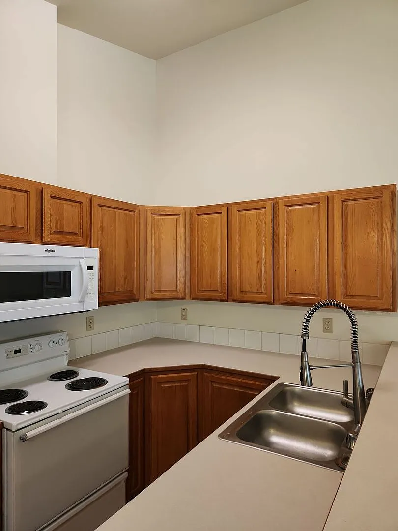 2073 Cherry St #5 — Photo 3