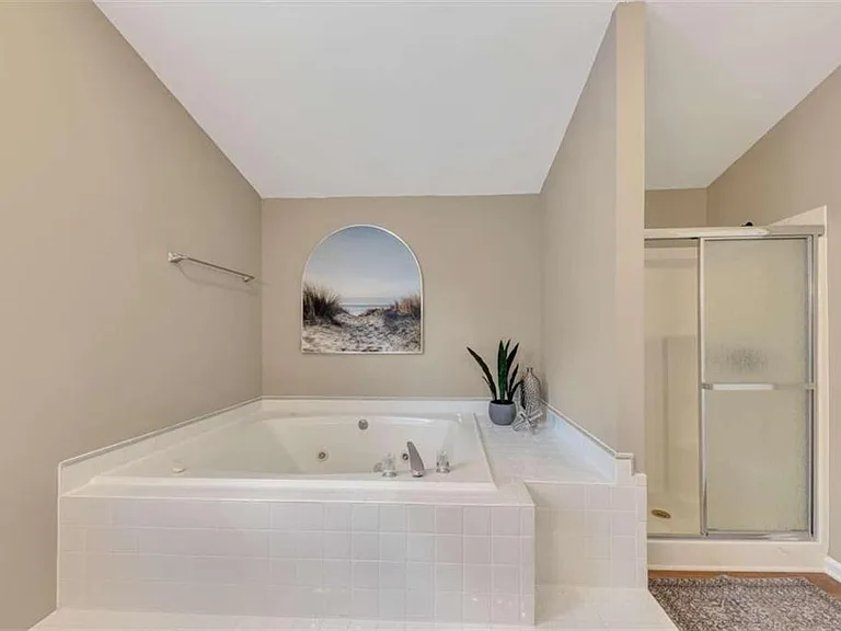 56 Brentwood Dr — Photo 17