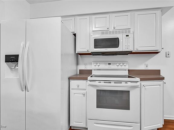 5th image of 272 English Lakes Blvd