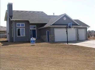 1409 32nd Ave SW, Minot, ND 58701