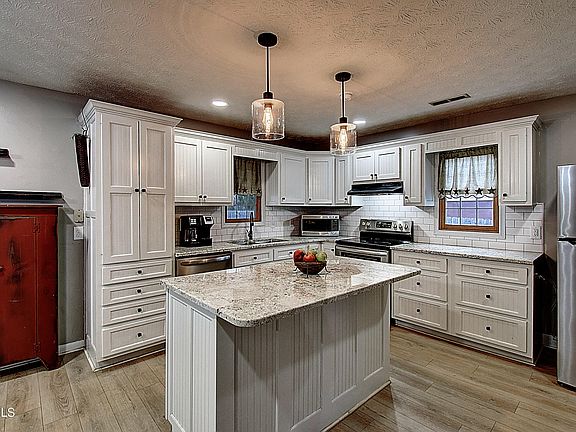 2nd image of 150 Little Stoney Creek Rd