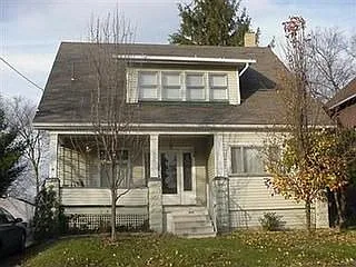 304 Williams St photo 1