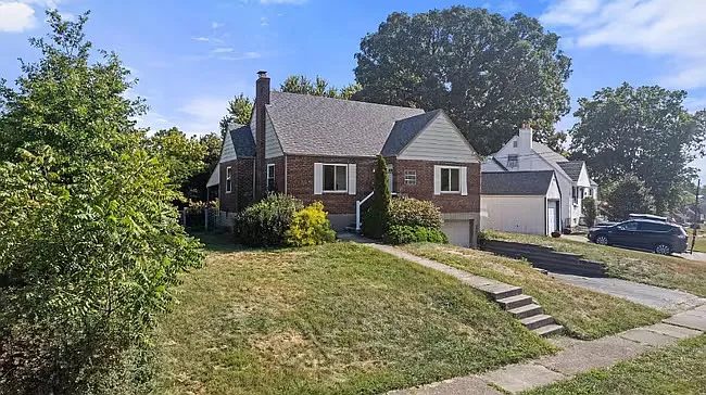 Building Photo - 5592 Raceview Ave