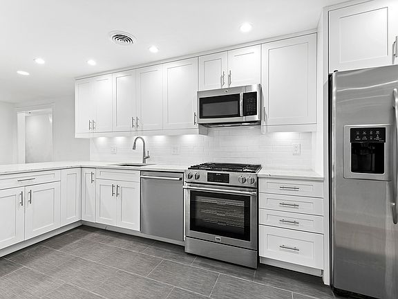 2nd image of 240 W 74th St