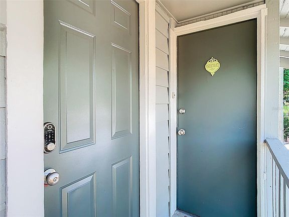 4th image of 303 E Paris St #B