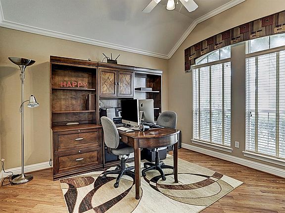 3rd image of 507 Summer Trace Ln