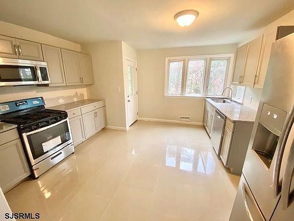 3rd image of 305 Cynwyd Dr