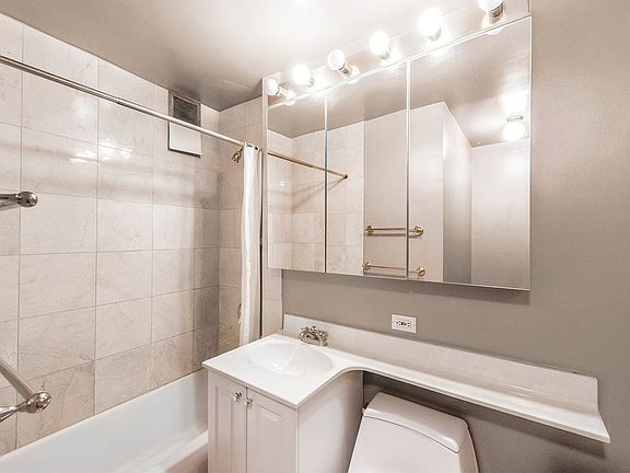 5th image of 166 E 35th St APT 12D