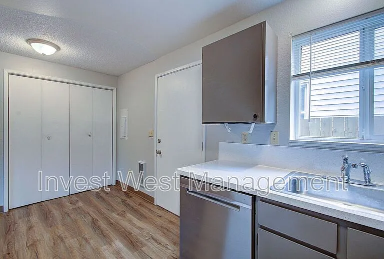 710 NE 15th Ave — Photo 7