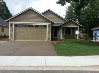 1715 NE Landau Dr, Woodburn, OR