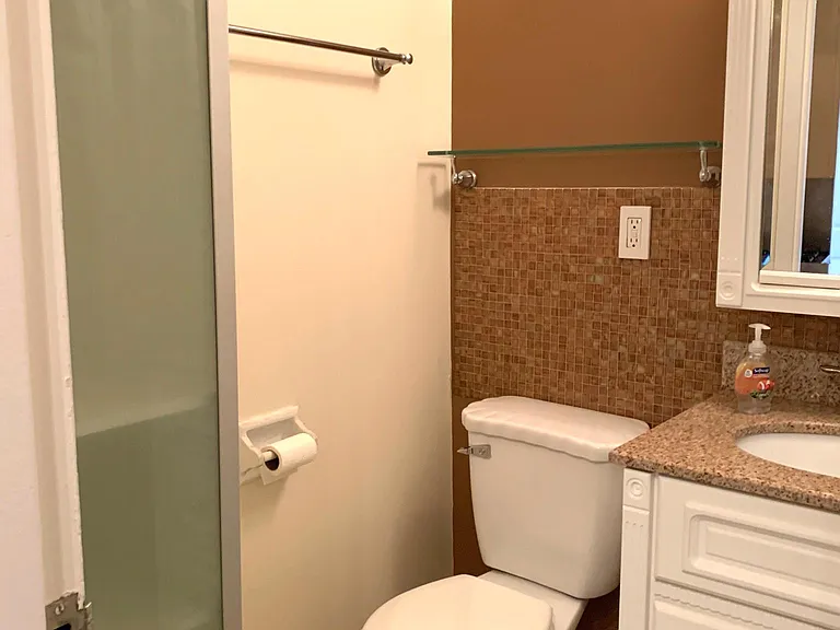 9 Hawthorne Pl #8 — Photo 8