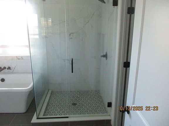 3rd image of 104 Thistledown Dr