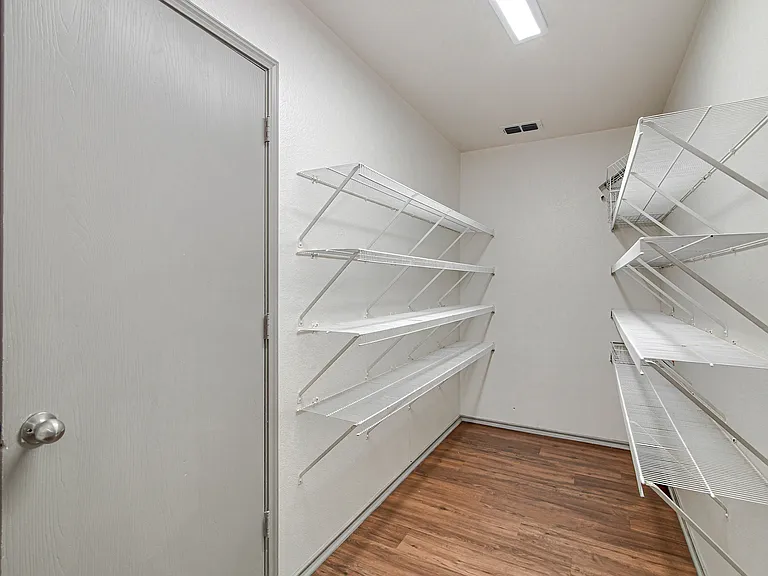 1420 Krista Dr — Photo 13