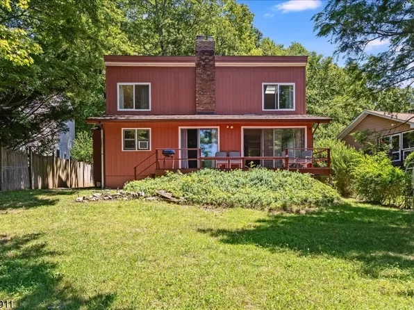 907 Plymouth Lake Dr, Stillwater Twp., NJ 07860