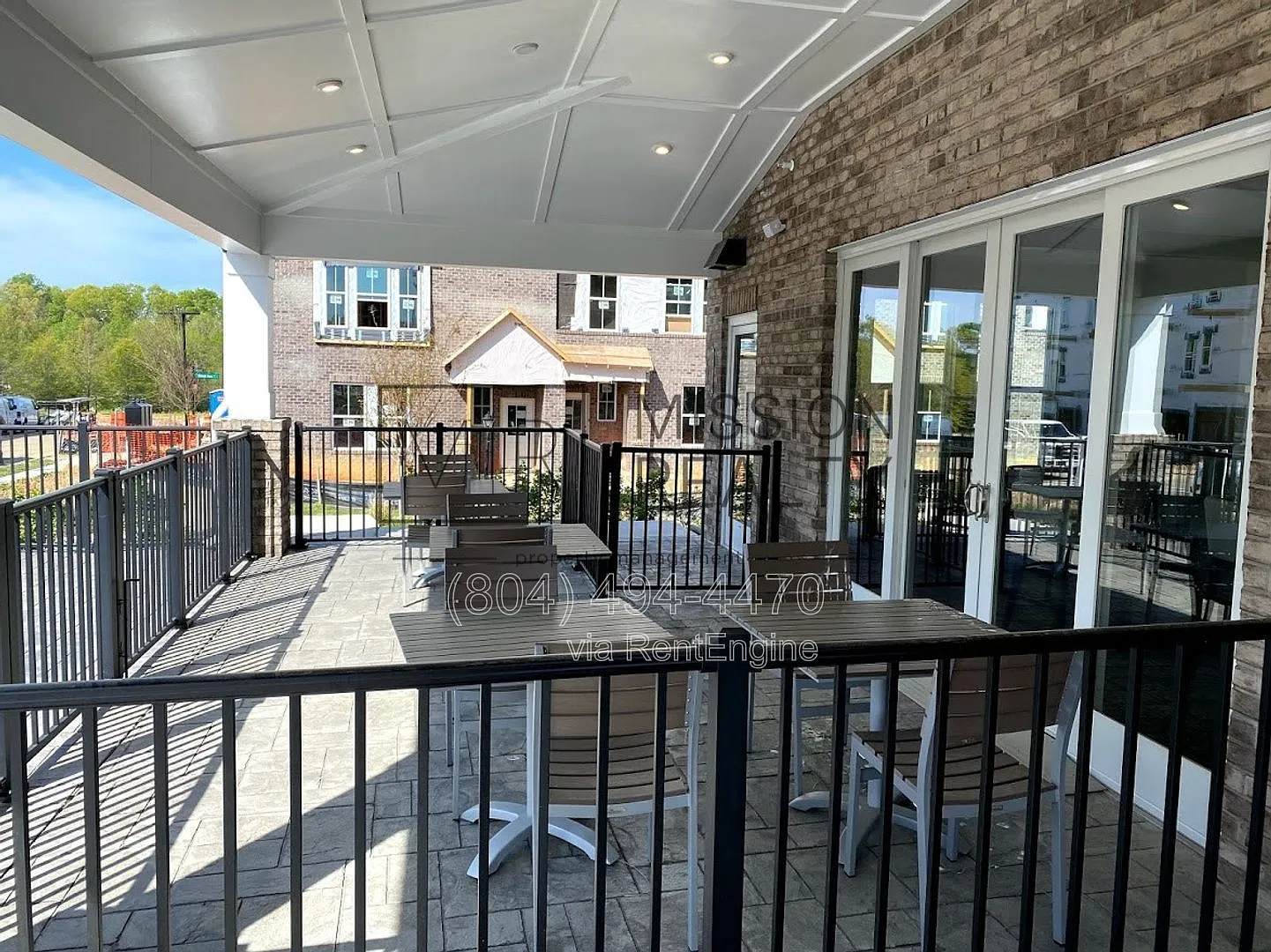 4 bed, 3.0 bath, 2304 sqft, $2,700 — Photo 3