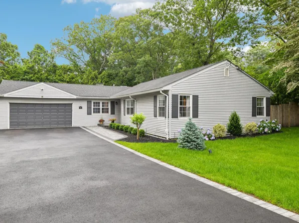 3 Ivy Hill Drive, Smithtown, NY 11787