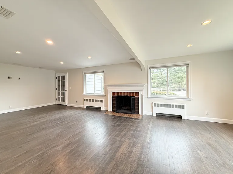 115 Grove St — Photo 3