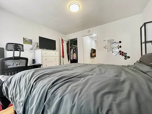 Rented by J Misrahi Realty Corp | media 4