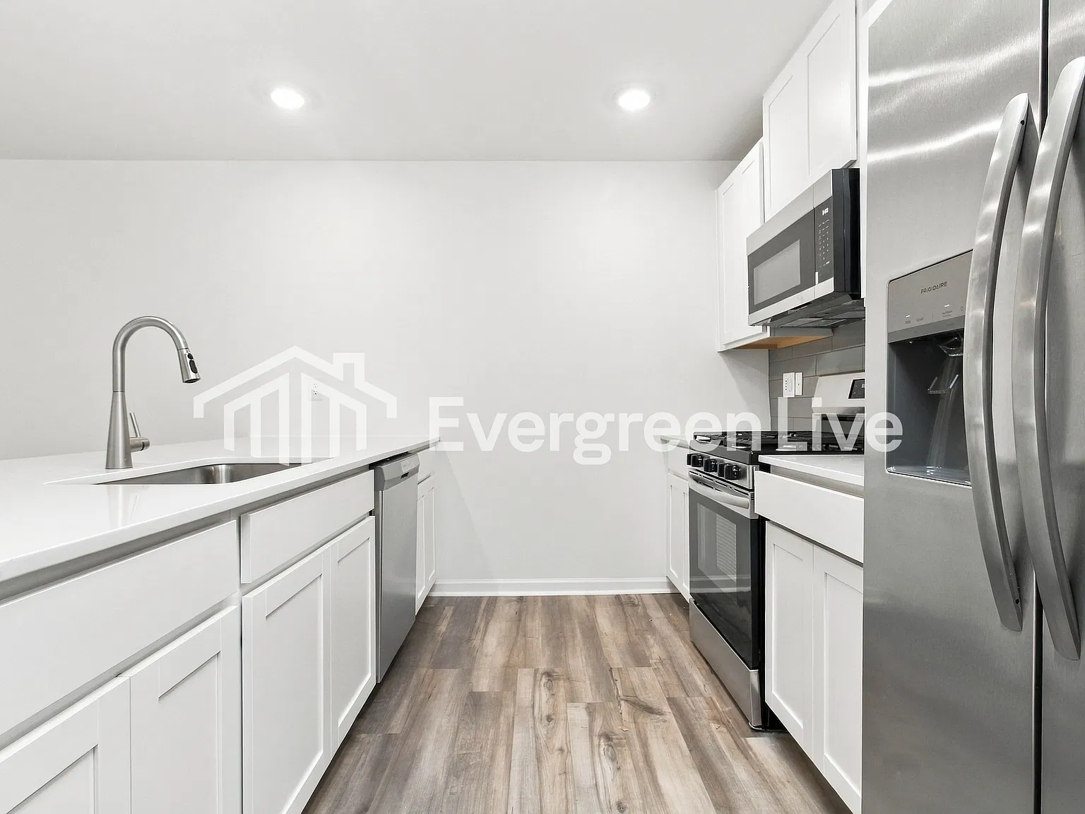 3 bed, 3.0 bath, 1403 sqft, $1,680 — Photo 3