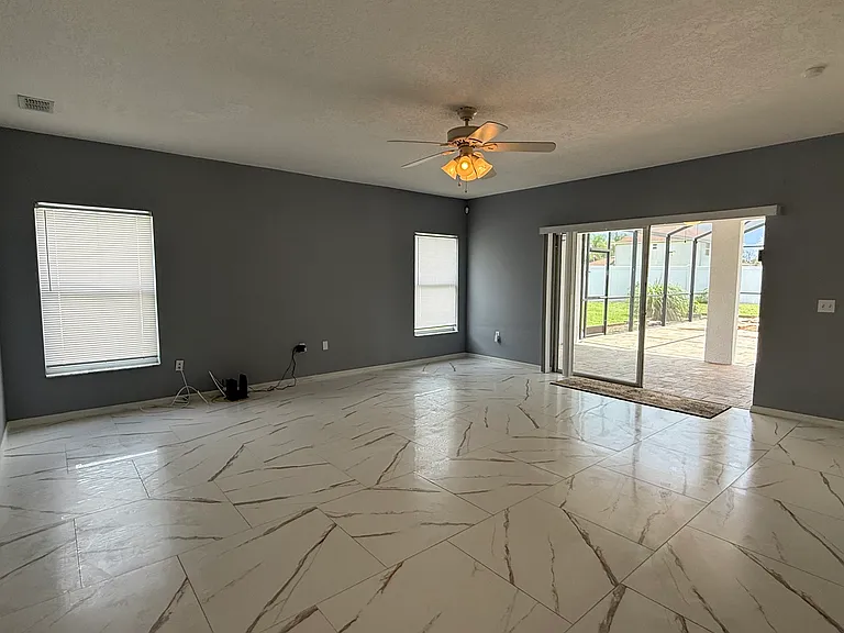 554 Bristol Cir — Photo 19