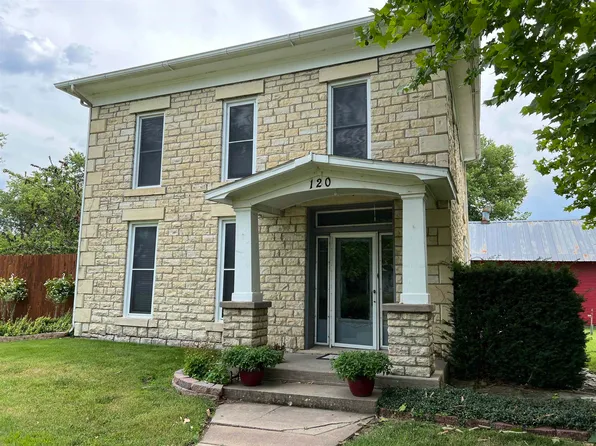 120 W 4th St, Florence, KS 66851
