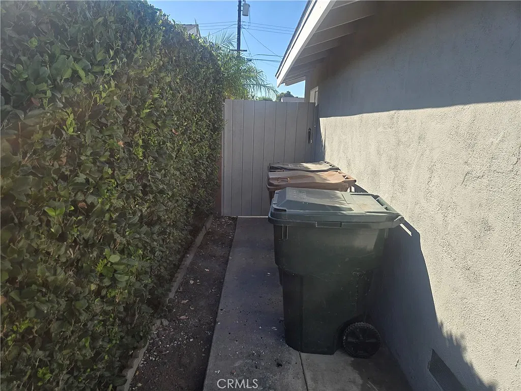 4 bed, 1430 sqft, $4,800 — Photo 2
