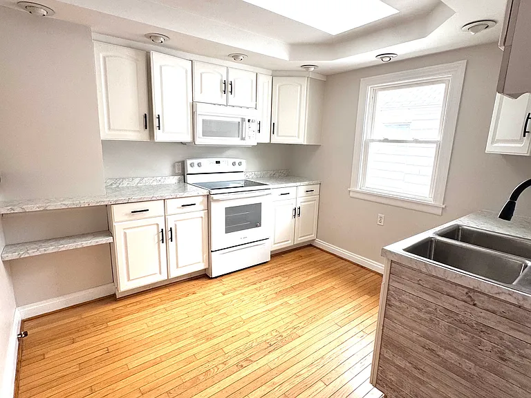 184 Hamilton Dr — Photo 17