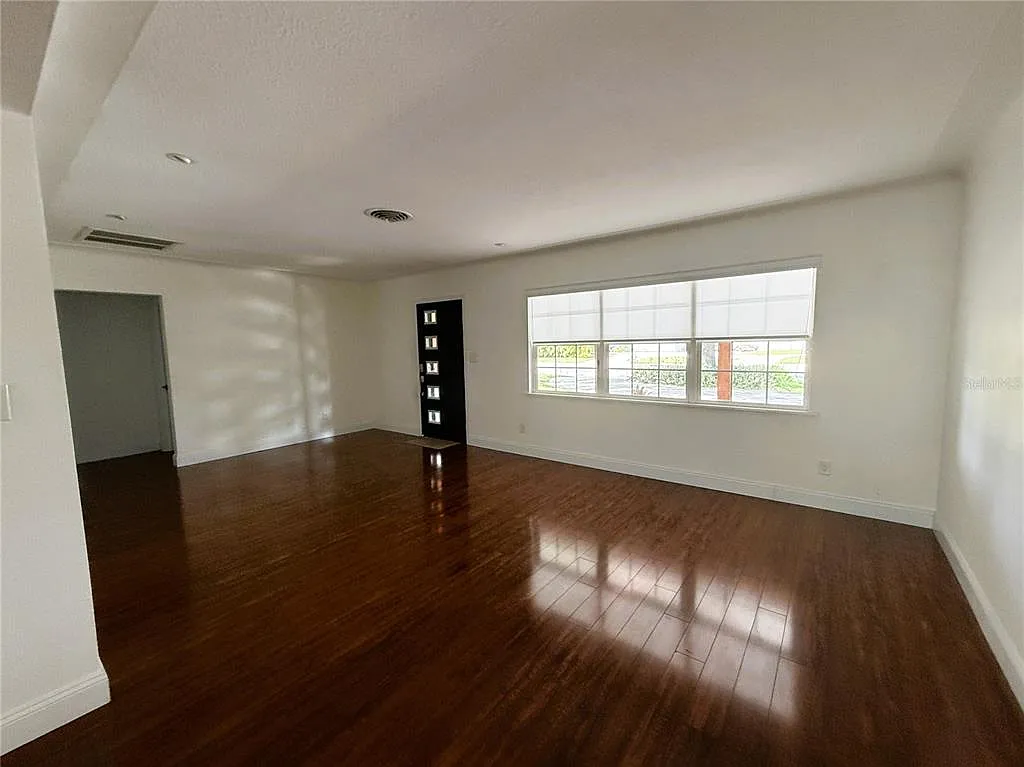 3 bed, 2.0 bath, 1762 sqft, $2,900 — Photo 4