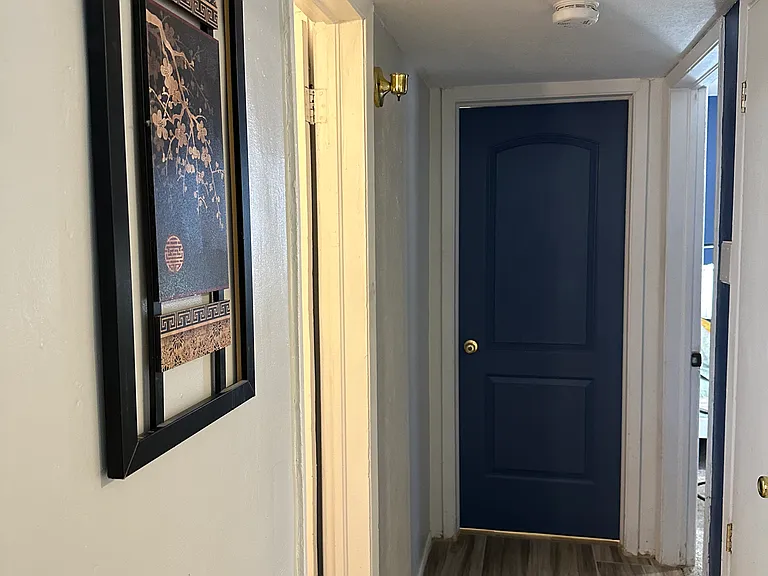 1006 W Yandell Dr — Photo 5