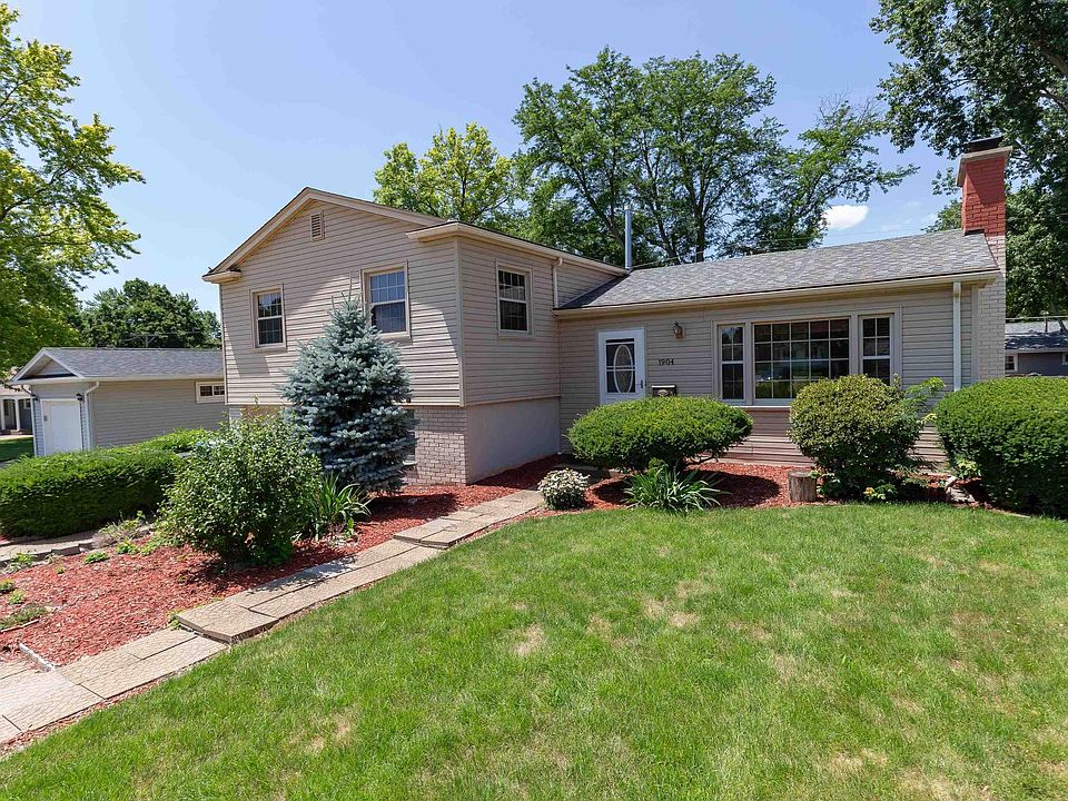 1904 Elmwood Ln, Bettendorf, IA 52722 MLS QC4241693 Zillow