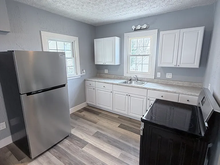 722 Iona Ave — Photo 6
