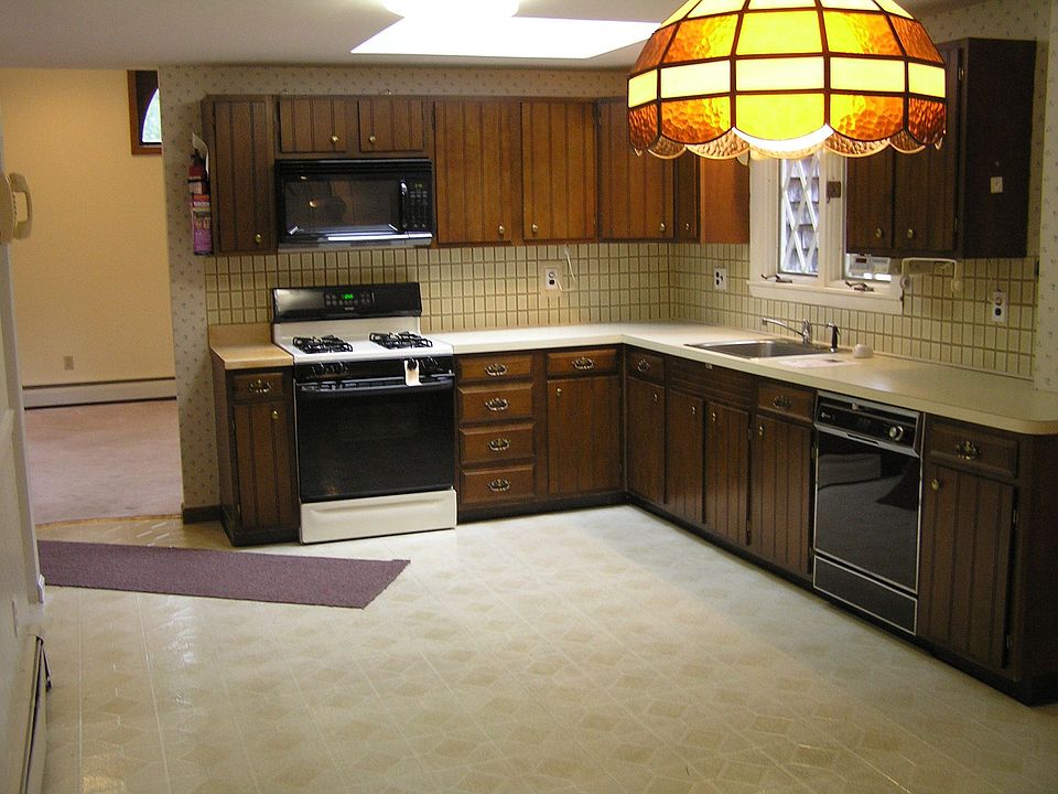 Large eat in kitchen